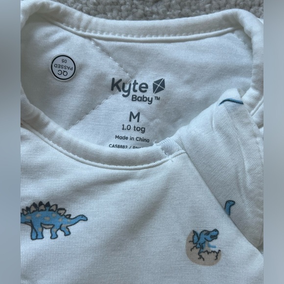 BNWT KYTE Baby Sleep Sack 1.0 TOG Size Medium in “Jurassic” - Picture 4 of 6